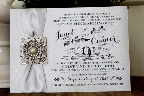 Invitation 1302: Silver Ore, Silver Ribbon, Brooch/Buckle Q, Metal Filigree F5 - Silver - Silver card with a silver ribbon and brooch design
